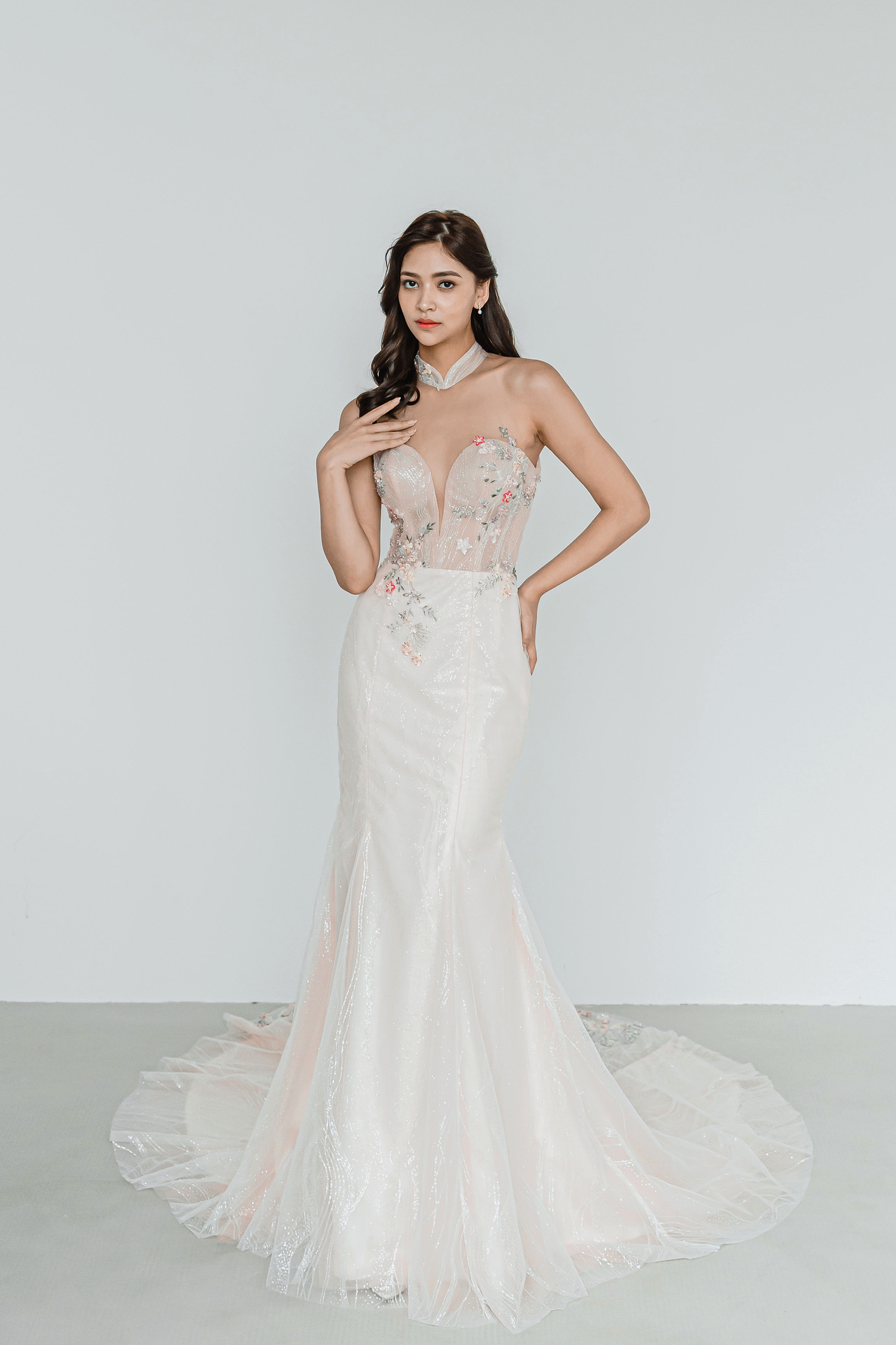 Sue bridal cheongsam featuring hand-beaded floral detailing