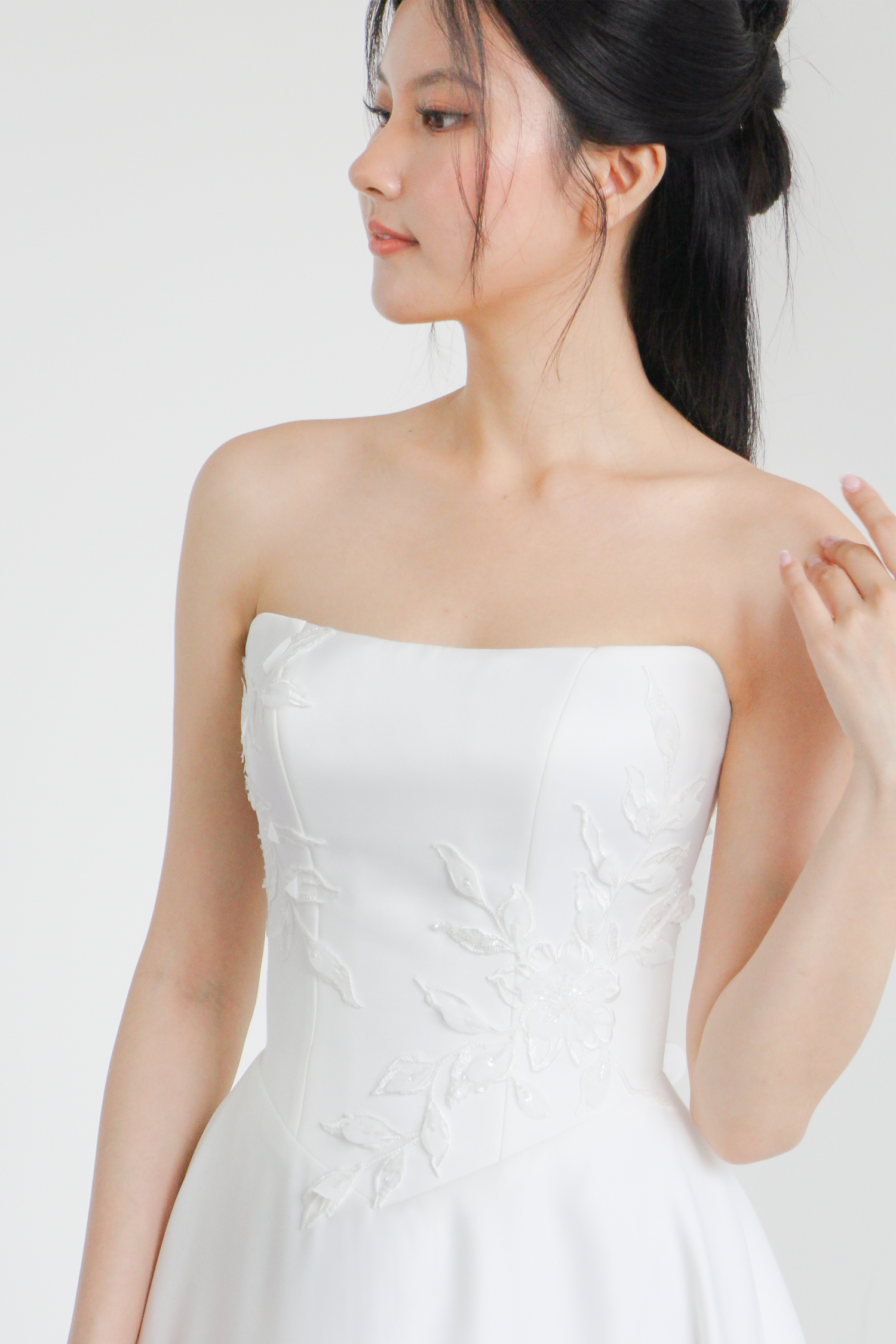 Vania wedding dress close-up of delicate beaded lace