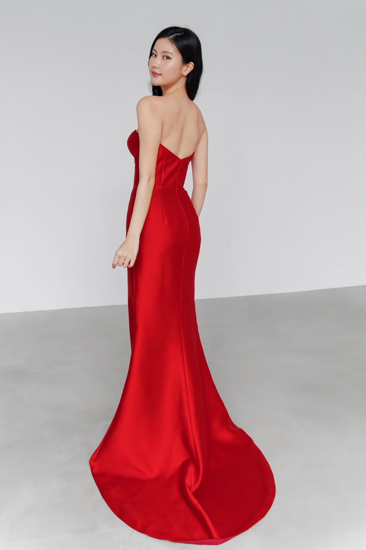 Yasmin wedding gown side view showcasing the elegant fitted silhouette