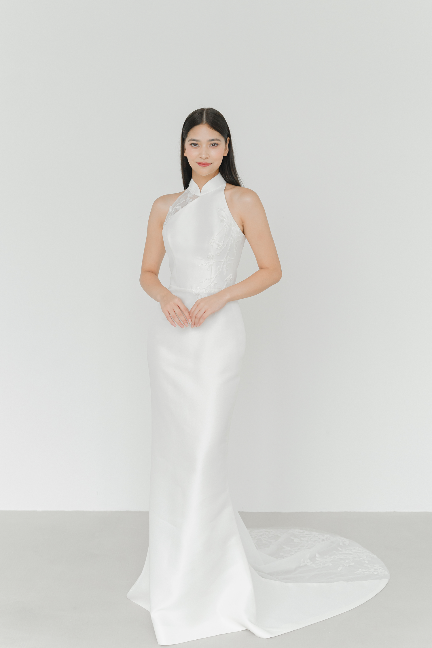 Aiko wedding cheongsam side view with a contemporary fitted silhouette