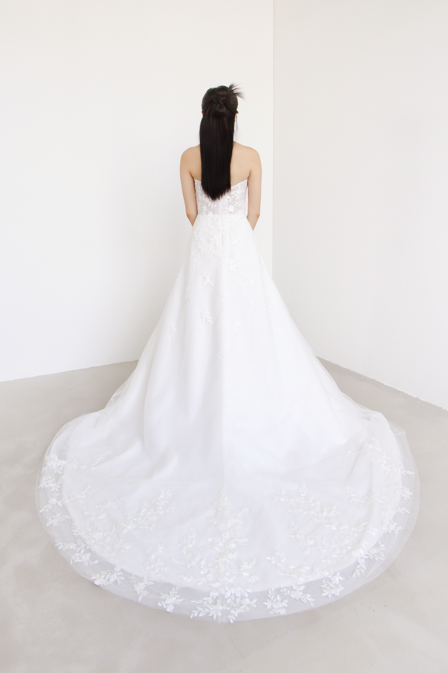 Alsa wedding dress back view with delicate floral lace
