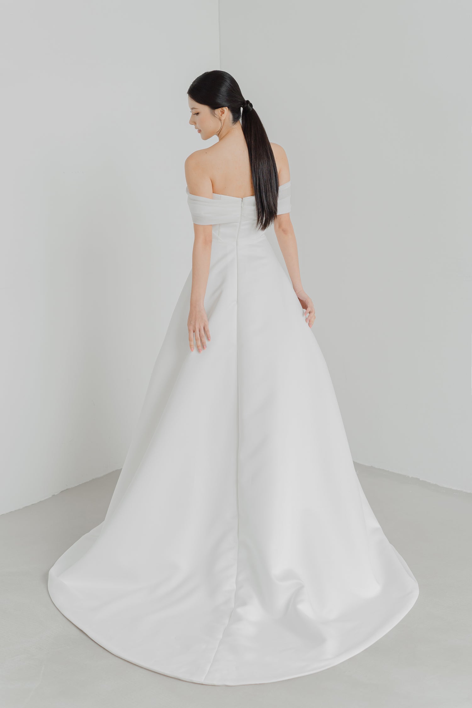 Odena bridal gown train showcasing the airy organza fabric and graceful flowing train