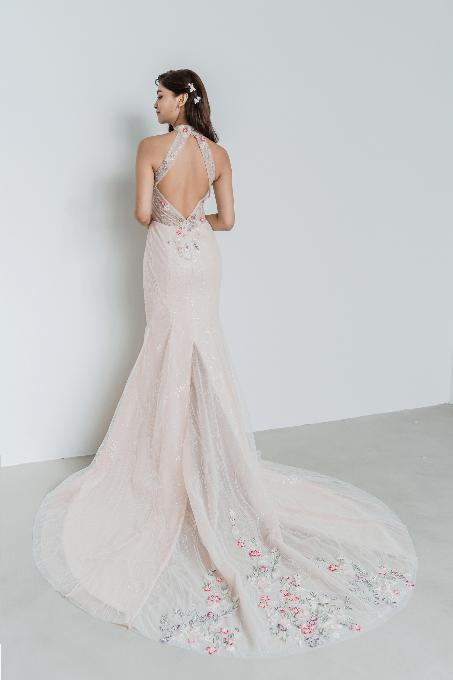 Sue bridal cheongsam back view with an elegant open back