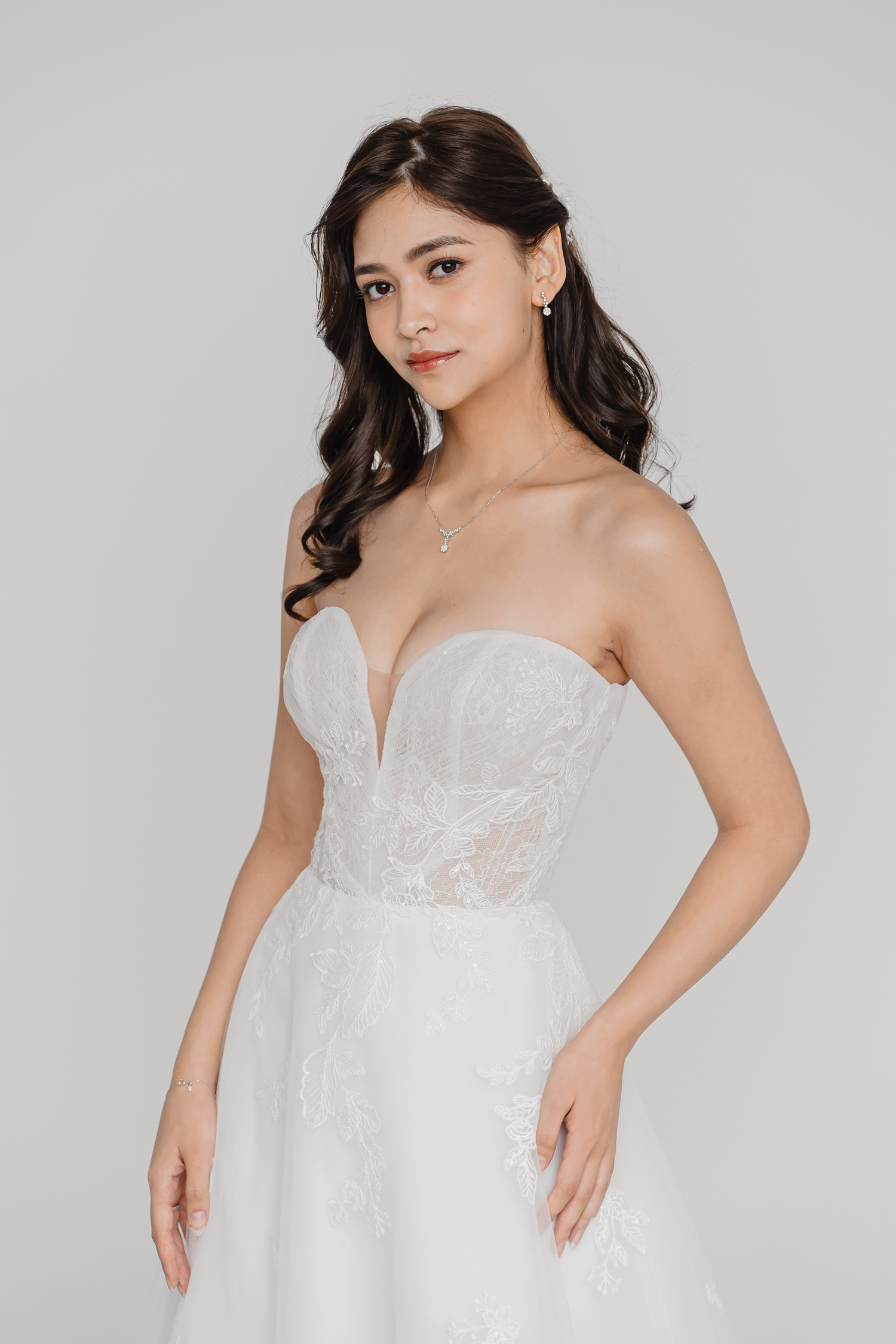 Trudy wedding dress front view with a sweetheart neckline