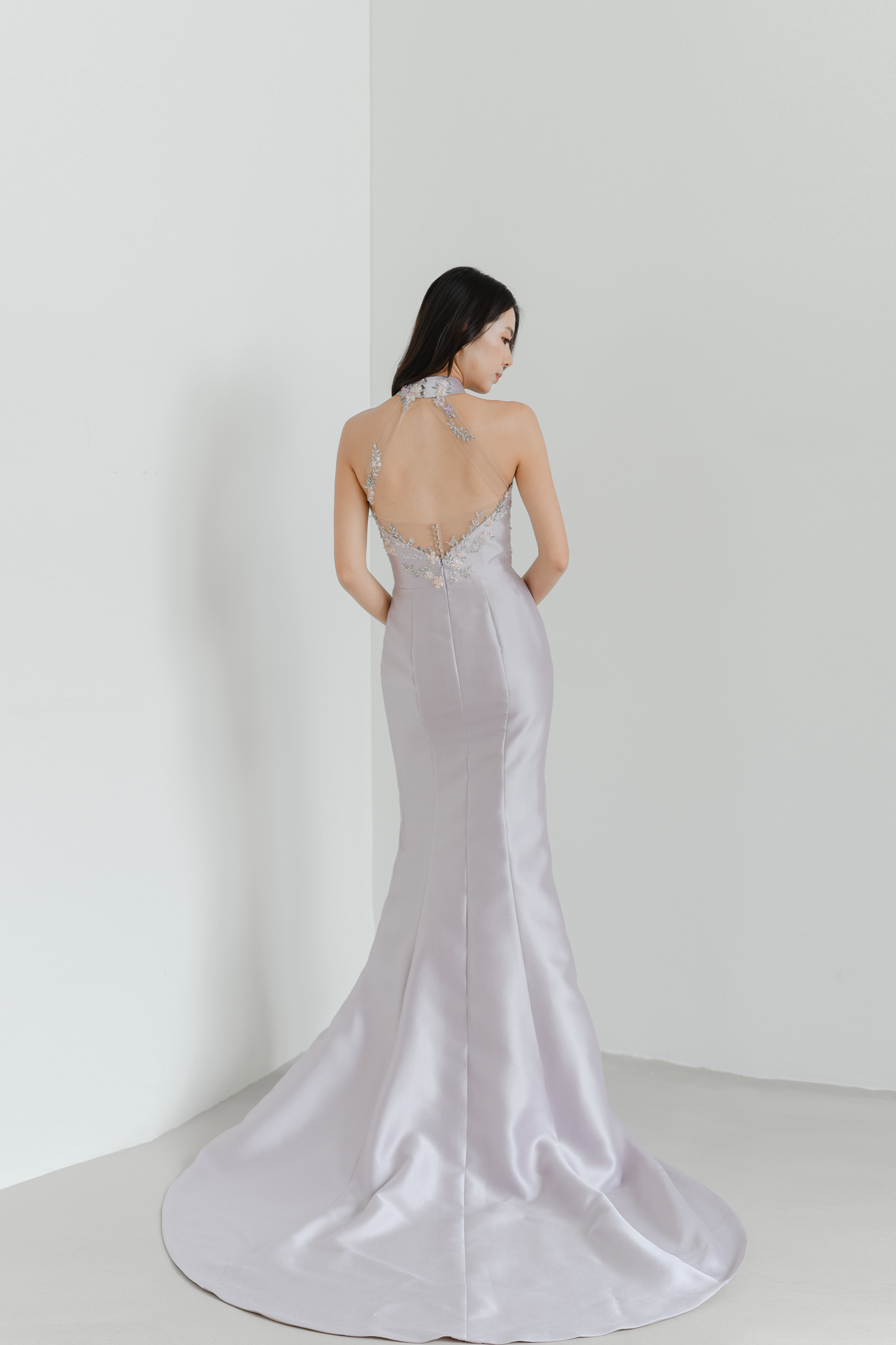 Yoona wedding cheongsam train showcasing delicate embellishments and a graceful flowing train